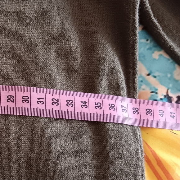 Amazon Essentials Women's Classic-Fit Lightweight Long-Sleeve Turtleneck Sweater - Picture 10 of 13